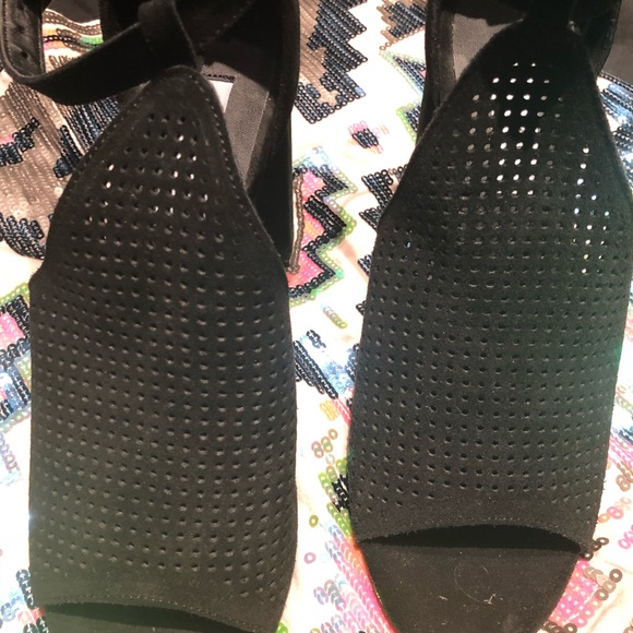 Sandals - Picture 8 of 8